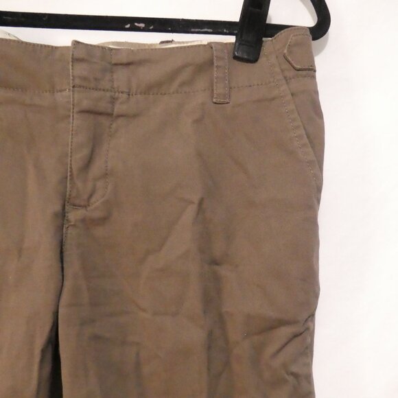 CLUB MONACO | size 6 | Stylish Khaki Mid-Rise Capris - Picture 5 of 14